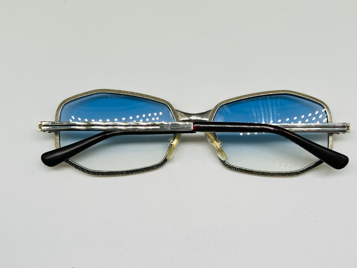 Occhiale da sole Made in France in oro bianco 14k vintage 1970 totalmente artiginanale. Fatto a mano