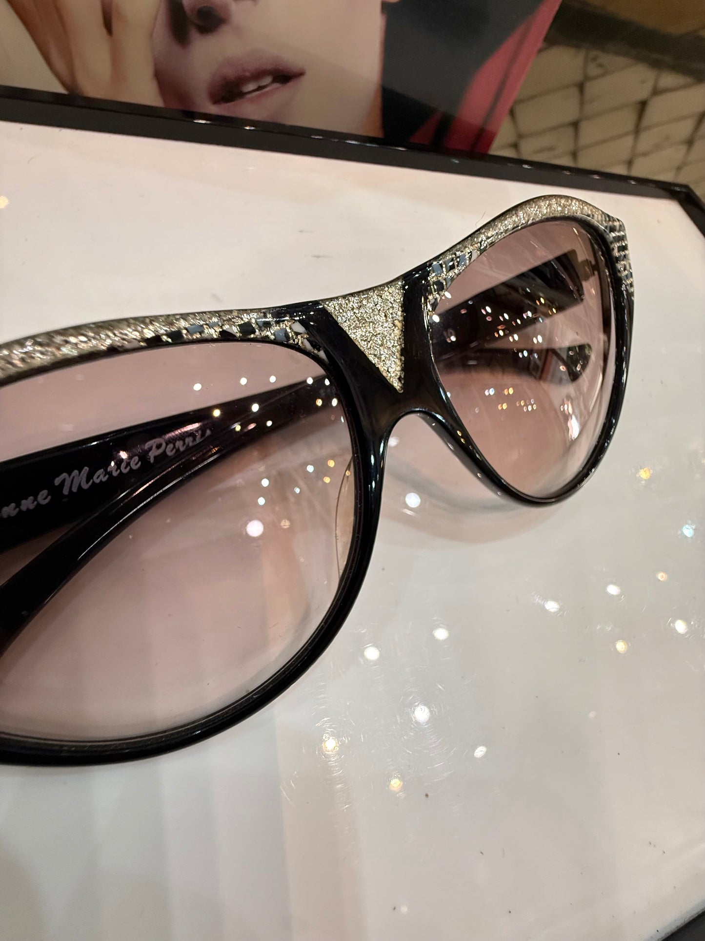 Anne Marie Perris - vintage 70’s - handmade frame - Made in Italy